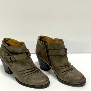 Natural Soul Taupe ankle boots. Like New Condition. Side zipper. Sz. 7